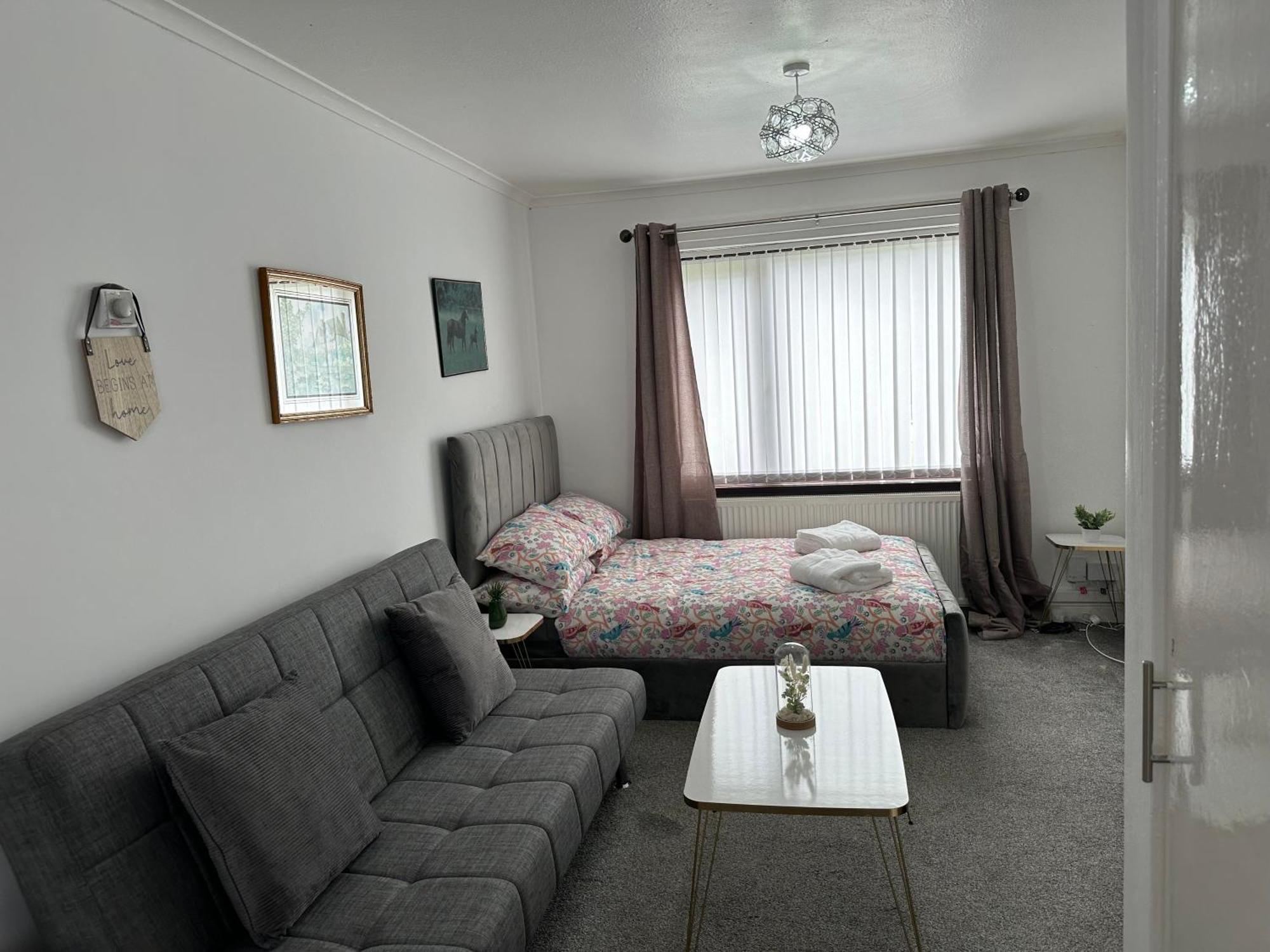 Lovely 3 Bedroom House Close To City Centre بيترلي المظهر الخارجي الصورة