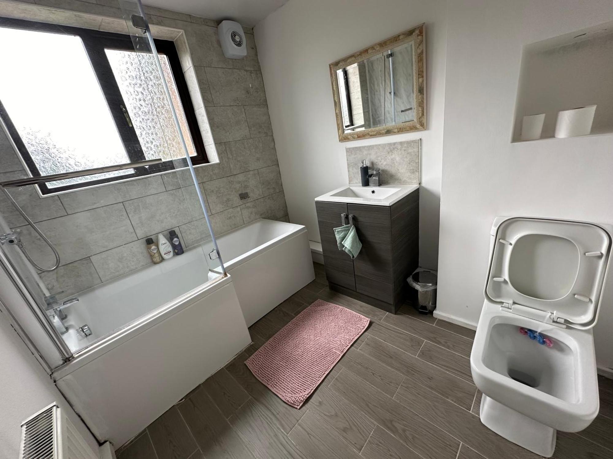Lovely 3 Bedroom House Close To City Centre بيترلي المظهر الخارجي الصورة
